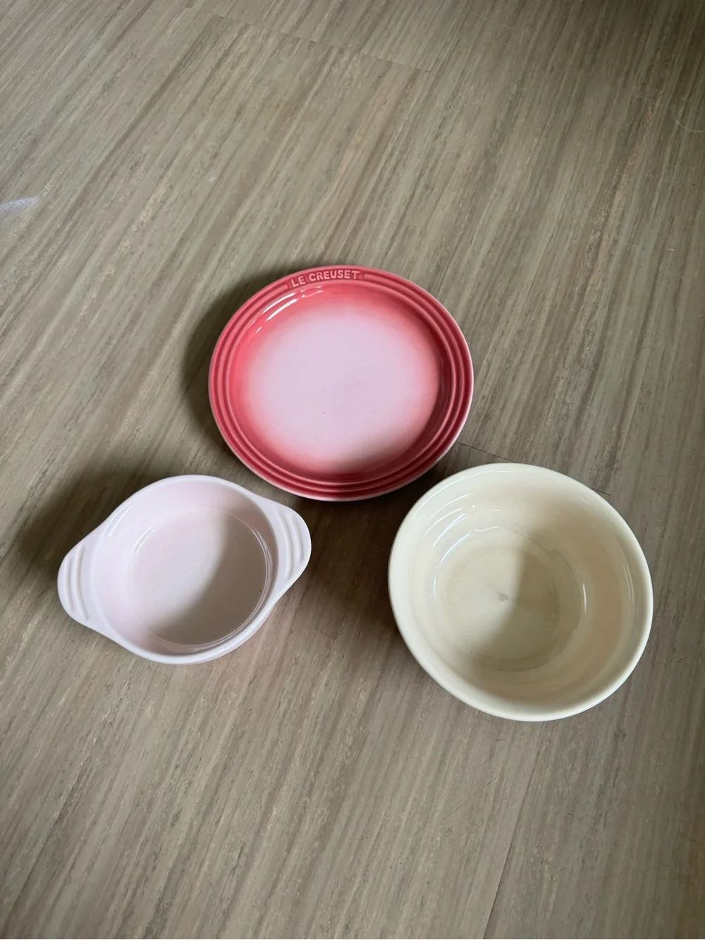Le Creuset Pink and Cream Stoneware 3 Piece Bowls and Plate Set